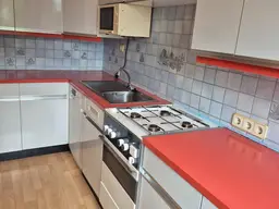 Renovierungsbedürftige 4 Zimmer Wohnung mit Loggia