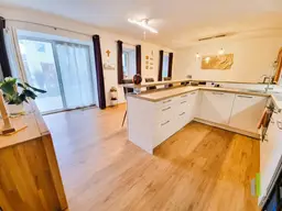 Attraktive 4-Zi.-Terrassenwohnung im 3-Parteienhaus