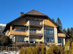 Traumhafte 3 Zimmer Wohnung mit phänomenalem Ausblick und idylischem Gemeinschaftsgarten