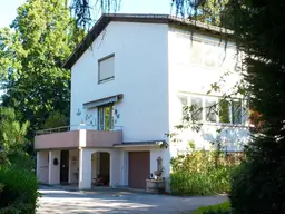 WOHNHAUS MIT GROSSZÜGIGER PARKLANDSCHAFT!