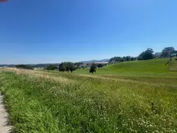 Sonniges Eckgrundstück in idealer Größe nähe Gmunden
