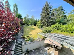 Exklusive Mehrfamilienvilla, schöner uneinsehbarer Garten, nahe Neustift am Walde!