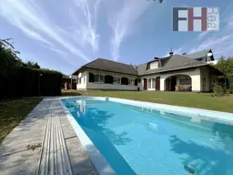 Solider Bungalow, perfekte Lage, guter Grundriss, großer Garten, schöner Pool!