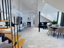 Moderne Dachgeschosswohnung in einem Altbauhaus!