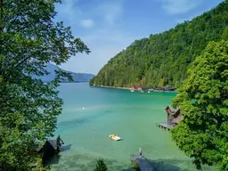 KLEINE FERIENWOHNUNG AM WOLFGANGSEE MIT EIGENEM BADEPLATZ UND SEEZUGANG