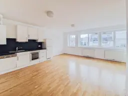 Sonnige DG-Wohnung mit Freifläche in ruhiger Lage!