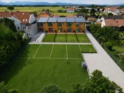 MODERNES WOHNEN MIT BESONDERS GROSSZÜGIGEM GARTEN IN NEUDÖRFL