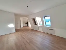 360 Tour / Sanierte, moderne, helle 2-Zimmer-Dachgeschoss-Altbauwohnung
