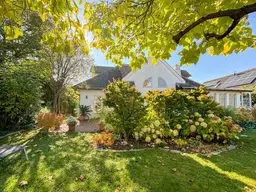 Mediterranes Wohngefühl im Weinviertel – Traumhaus mit Naturpool &amp; Weitblick