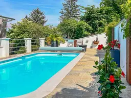 Hinterbrühl: Urlaubsfeeling in extravaganter Doppelhaushälfte