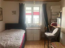 Zinshaus mit 3 Wohnungen, Garagen und Nebengebäude