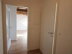 Villa Liebenau! Neuwertige Mansarden-Dachgeschoss-Wohnung mit 2 Zimmern, [GF,LH]