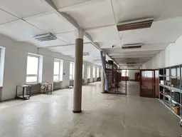 Attraktive Gewerbefläche mit Lastenlift in 1200 Wien – ca. 275m²