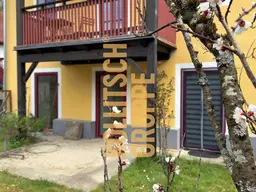 Ländlich wohnen und dennoch zentral – Große 2-Zimmer-Mietwohnung mit Garten und Autoabstellplatz.