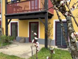 Ländlich wohnen und dennoch zentral – Große 2-Zimmer-Mietwohnung mit Garten und Autoabstellplatz.