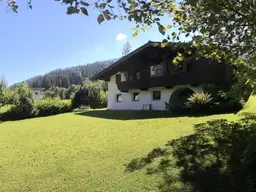 Ferienhaus - Liebhaberobjekt - Landhaus mit Hallenbad in wunderbarer Lage
