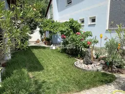 Gepflegtes Einfamilienhaus mit entzückenden Garten zu verkaufen