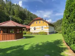 Elegantes Landhaus mit privatem Waldstück
