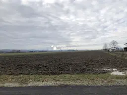 Ebenes Grundstück in Ortsrandlage