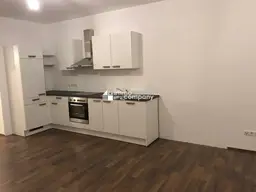 Sanierte Anlegerwohnung: 94 m² mit 200 m² Grundstück