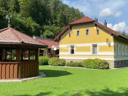 Elegantes Landhaus mit privatem Waldstück