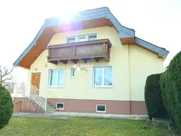 Charmante Villa mit traumhaftem Garten