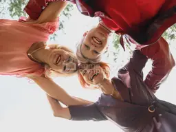 Gemeinsam statt Einsam! Wohnungen für Generation 50+ • Erstbezug • Grünruhelage / 3-Zimmer-Wohnung mit Balkon und Garage! (Top 1 - 1.OG - 71 m² )