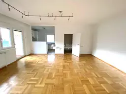 PANORAMA HINTERBRÜHL: Ruhig gelegene, lichtdurchflutete 4-Zimmer Wohnung mit LOGGIA in herrlichster Lage