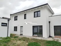 Moderne Doppelhaushälfte in Sigleß: Erstbezug mit Garten und Garage