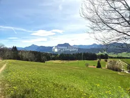 Exklusives Baugrundstück nahe dem Mondsee – 954 m² mit traumhaftem Bergpanorama!