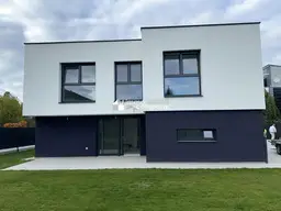 Neues Einfamilienhaus in Strasshof: Modern, geräumig mit Garten und Terrasse!