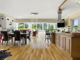 Modernes Wohnparadies in Alleinlage mit Gästehaus, Halle, Weinkeller &amp; mehr – ca. 60.000 m² Grundstück
