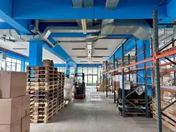 Attraktives (Gewerbe-)Lager mit Lastenlift, Büro und Parkplätze (EG, 513qm)