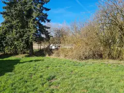 Gunskirchen : Grosses Grundstück in angenehmer Streusiedlung 4 Einheiten möglich !