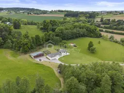 Modernes Wohnparadies in Alleinlage mit Gästehaus, Halle, Weinkeller &amp; mehr – ca. 62.000 m² Grundstück - davon ca. 10.000 m² Bauland!!