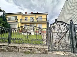 Traumhaftes Einfamilienhaus in Lassee: 9 Zimmer, Garten, Balkon und mehr!