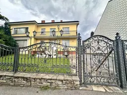 Traumhaftes Einfamilienhaus in Lassee: 9 Zimmer, Garten, Balkon und mehr!
