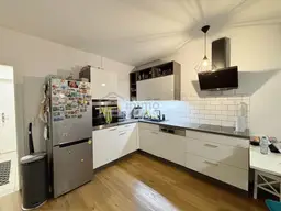 Wohnen mit Komfort: Stilvolle Wohnung mit Terrasse, Garten&amp; Carport