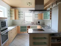 Modernisiertes Einfamilienhaus zum Fertigstellen: Ihr Traumhaus mit riesigem Garten in wunderschöner Lage!