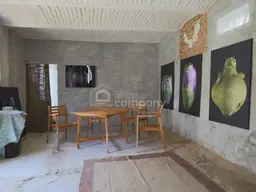 Zwei Wege, ein Zuhause -sanierungsbedürftiges Haus mit großem Garten