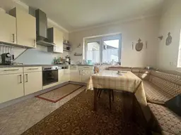 Einfamilienhaus zum träumen! 4 Zimmer, Garten, Balkon &amp; 2 Garagen!