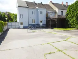 Großzügiges Stockhaus mit Innenhof, Carport, Garten mit Pool!!!