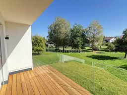 Wohnen in Seewalchen am Attersee– Helle 2-Zimmer-Wohnung mit Loggia und Blick ins Grüne.