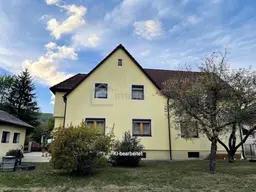 Zwei Eingänge, viele Möglichkeiten: Zweifamilienhaus in Ternitz mit 1.055 m² Grund mit einer Zukunft, die Sie selbst gestalten