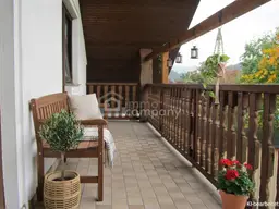 EIN SCHÖNES ZWEIFAMILIENHAUS MIT SONNENGARTEN + BAUGRUNDSTÜCK !!