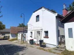 PREISKNALLER ZUM JAHRESENDE: Charmantes Landhaus mit zwei großen Gewölbekellern - nur 75.000 €!