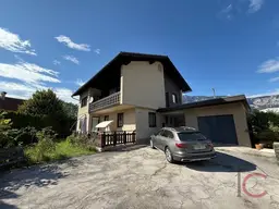 Adaptierungsbedürftiges Wohnhaus in Ruhelage mit Blick auf den Dobratsch
