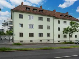 **Urban Living mit Balkon und Hof-Parkplatz!**