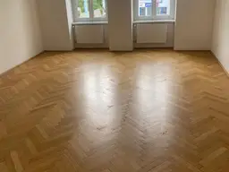 Toplage an gepflegtem Altbau mit Hofbalkon zum lauschigem Garten!