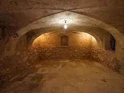 Historischer, renovierter Keller mit eigenem Außeneingang!